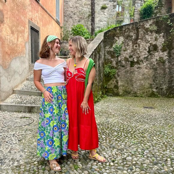 NEW! BEAUTIFUL SOLID KOI FISH PLEATED RED DRESS NEW - Picture 5 of 15